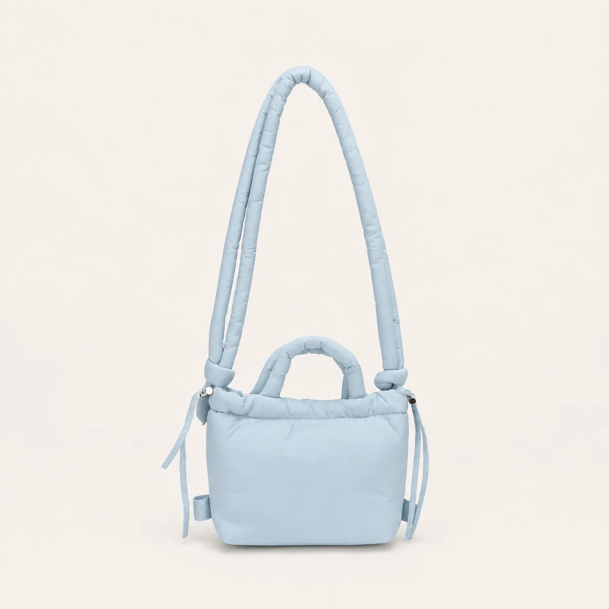 sac à main multiporté en tissu molletonné esprit doudoune bleu pastel glacier